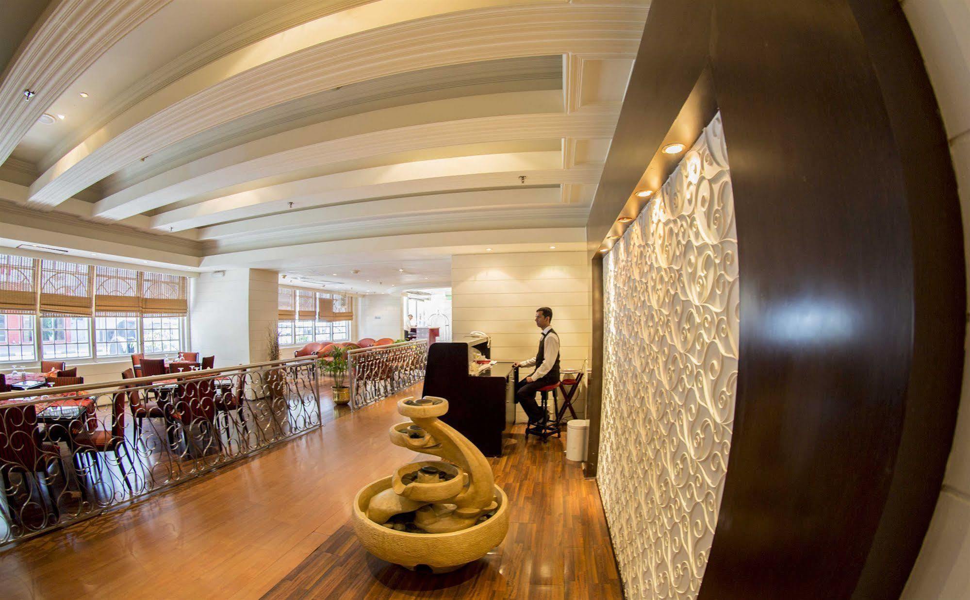 Rolla Suites Hotel -Former J5 Bur Dubai Hotel Exterior photo